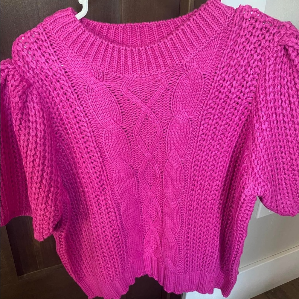 New cable knit short sleeve sweater